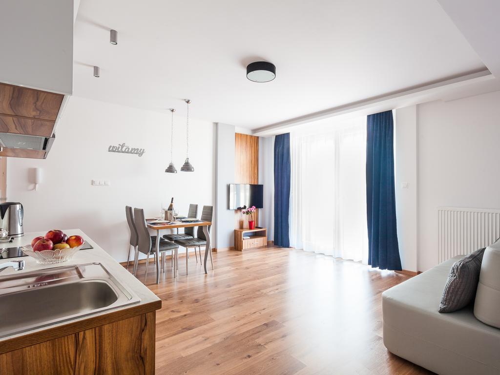 Marina Plaza Apartamenty ヤスタルニャ エクステリア 写真